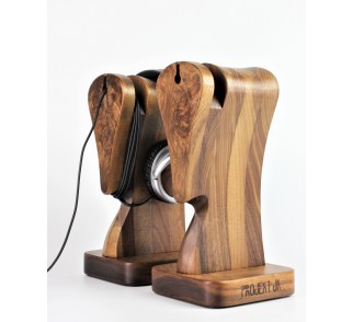 Ekskluzywny stojak na słuchawki "Gambit 05A - Exclusive". Orzech amerykański. Fornir blur, wykonane ręcznie